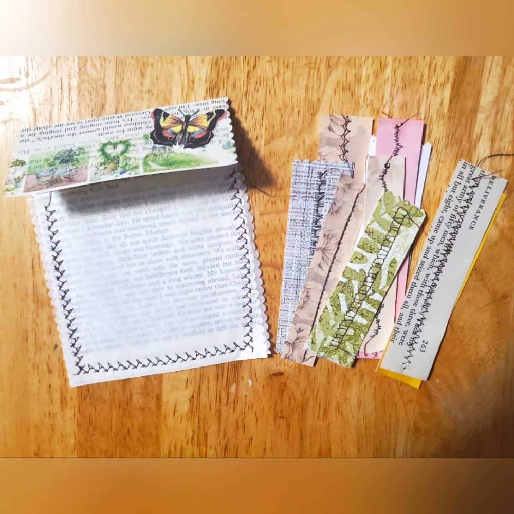 😀 HAND CRAFTED Bookpage pouch with stitched ephemera strips